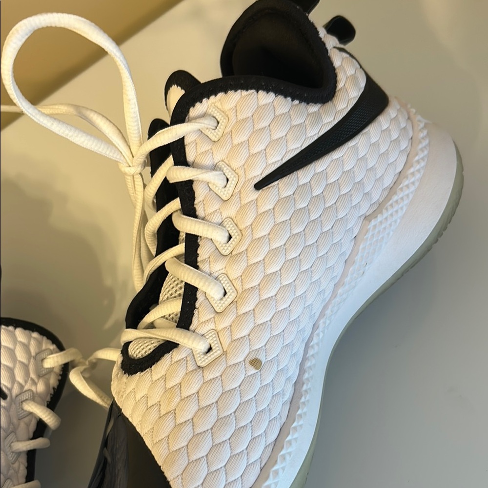 Nike - Picture 9 of 10
